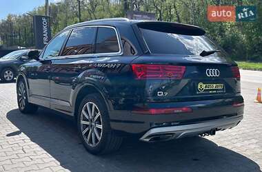 Позашляховик / Кросовер Audi Q7 2017 в 