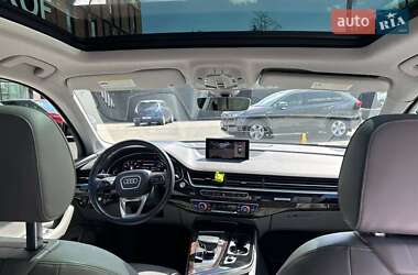 Позашляховик / Кросовер Audi Q7 2017 в 