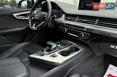 Внедорожник / Кроссовер Audi Q7 2016 в 