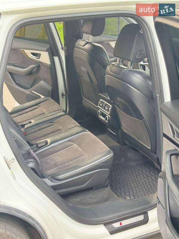 Внедорожник / Кроссовер Audi Q7 2016 в Звягеле