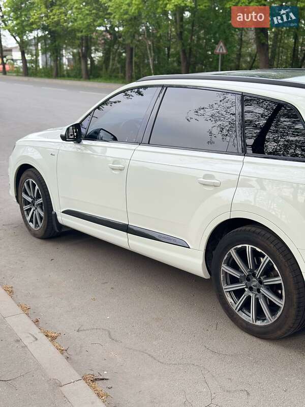 Внедорожник / Кроссовер Audi Q7 2016 в Звягеле