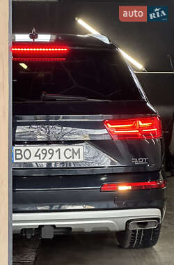 Позашляховик / Кросовер Audi Q7 2017 в 