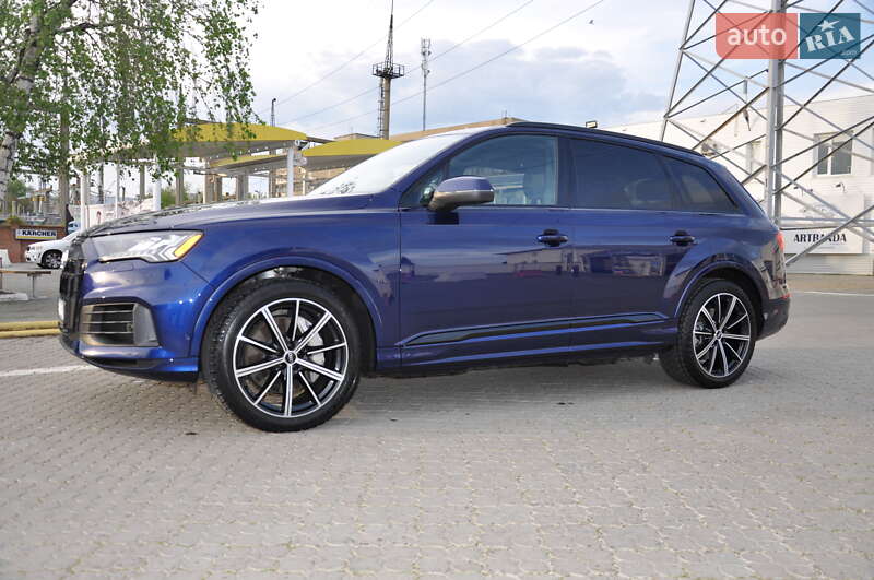Позашляховик / Кросовер Audi Q7 2020 в Чернівцях