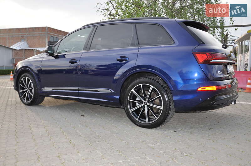 Позашляховик / Кросовер Audi Q7 2020 в Чернівцях