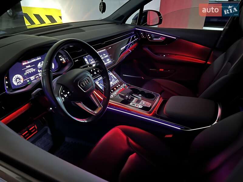 Позашляховик / Кросовер Audi Q7 2020 в Чернівцях
