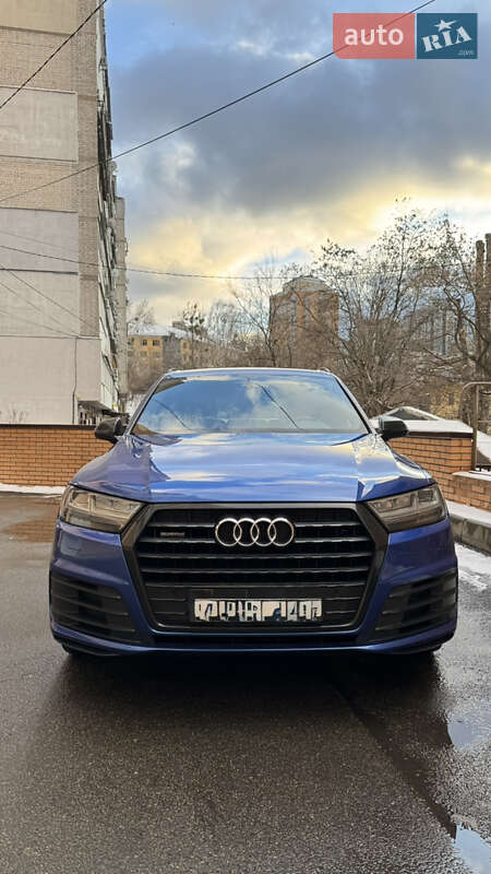 Внедорожник / Кроссовер Audi Q7 2017 в 