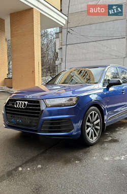 Внедорожник / Кроссовер Audi Q7 2017 в 