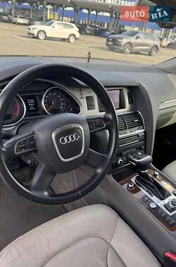 Позашляховик / Кросовер Audi Q7 2010 в 