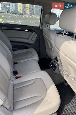 Позашляховик / Кросовер Audi Q7 2010 в 