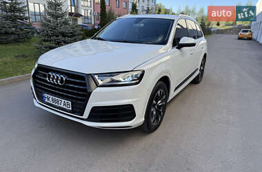 Внедорожник / Кроссовер Audi Q7 2016 в 