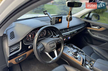 Внедорожник / Кроссовер Audi Q7 2016 в 
