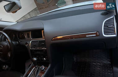 Внедорожник / Кроссовер Audi Q7 2010 в 