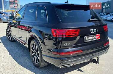 Внедорожник / Кроссовер Audi Q7 2015 в 
