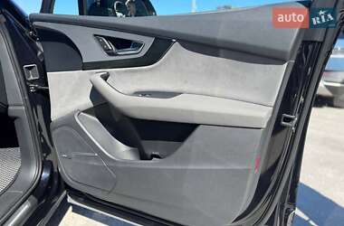Внедорожник / Кроссовер Audi Q7 2015 в 