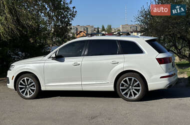 Внедорожник / Кроссовер Audi Q7 2016 в 