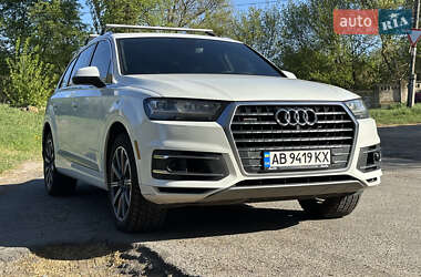 Внедорожник / Кроссовер Audi Q7 2016 в 