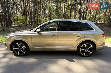 Позашляховик / Кросовер Audi Q7 2019 в 