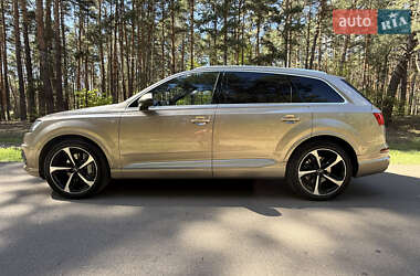 Позашляховик / Кросовер Audi Q7 2019 в 