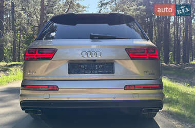 Позашляховик / Кросовер Audi Q7 2019 в 
