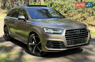 Позашляховик / Кросовер Audi Q7 2019 в 