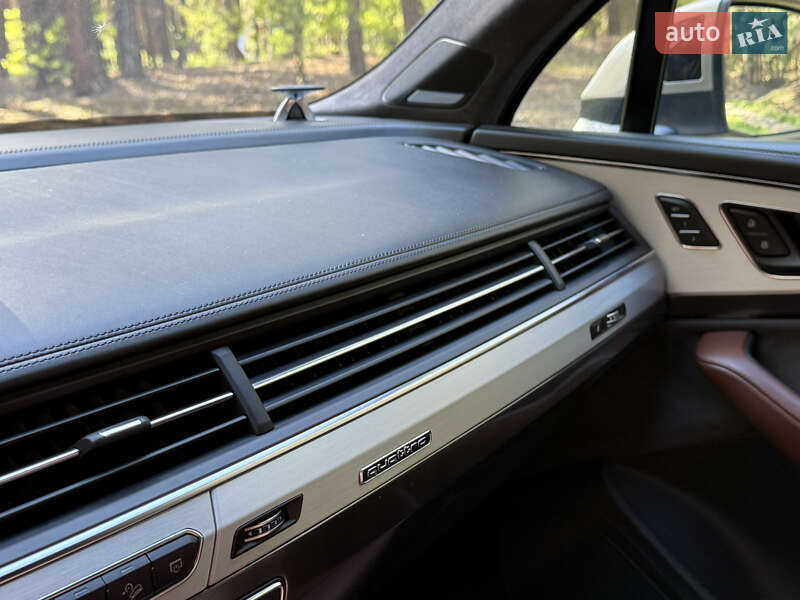 Внедорожник / Кроссовер Audi Q7 2019 в Киеве