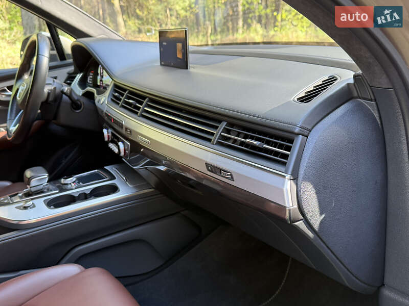 Внедорожник / Кроссовер Audi Q7 2019 в Киеве