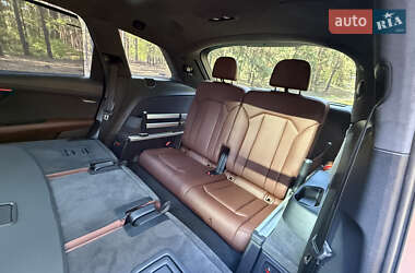 Позашляховик / Кросовер Audi Q7 2019 в 