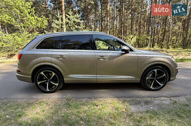 Позашляховик / Кросовер Audi Q7 2019 в 