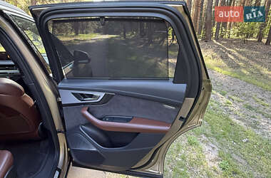 Позашляховик / Кросовер Audi Q7 2019 в 