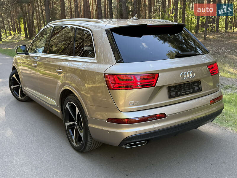 Внедорожник / Кроссовер Audi Q7 2019 в Киеве