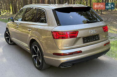 Позашляховик / Кросовер Audi Q7 2019 в 