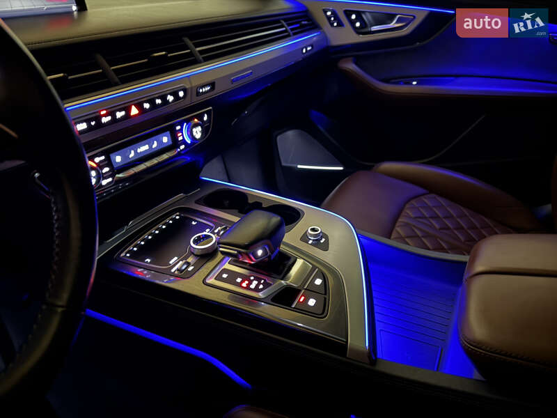 Внедорожник / Кроссовер Audi Q7 2019 в Киеве