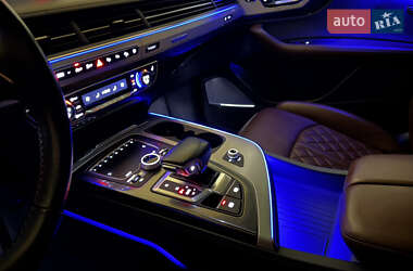 Позашляховик / Кросовер Audi Q7 2019 в 