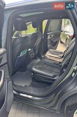 Позашляховик / Кросовер Audi Q7 2017 в 