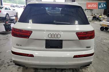 Позашляховик / Кросовер Audi Q7 2018 в 
