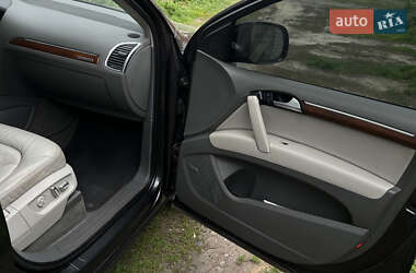 Позашляховик / Кросовер Audi Q7 2010 в 