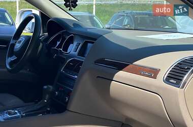 Позашляховик / Кросовер Audi Q7 2012 в 