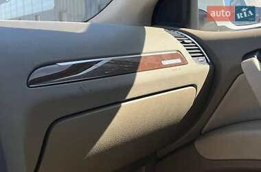 Позашляховик / Кросовер Audi Q7 2012 в 