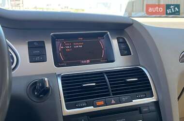 Позашляховик / Кросовер Audi Q7 2012 в 