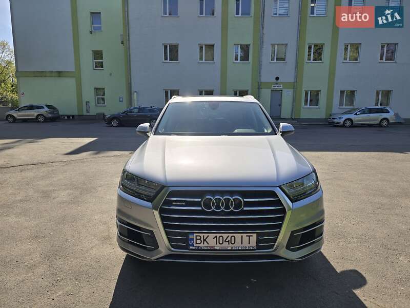 Позашляховик / Кросовер Audi Q7 2018 в Рівному