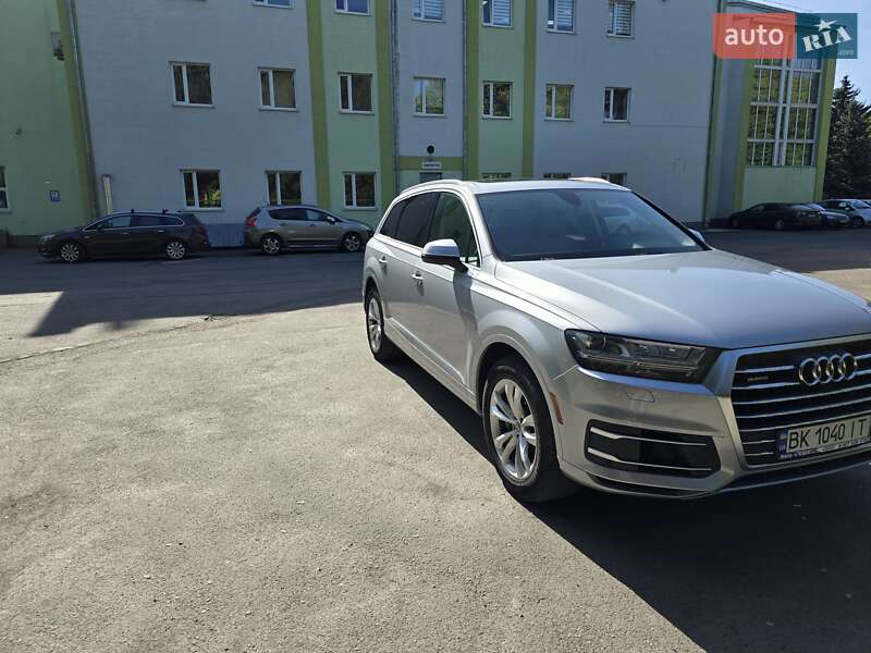 Позашляховик / Кросовер Audi Q7 2018 в Рівному