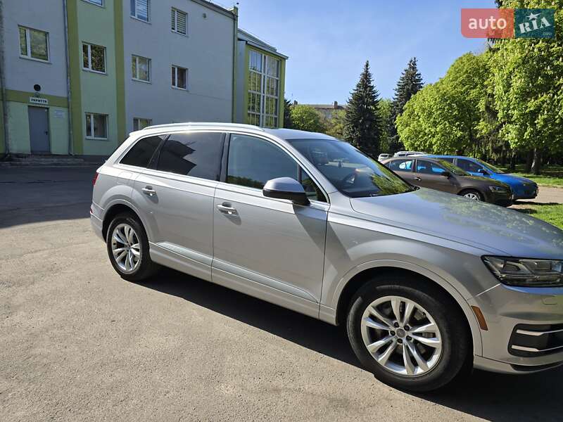 Позашляховик / Кросовер Audi Q7 2018 в Рівному