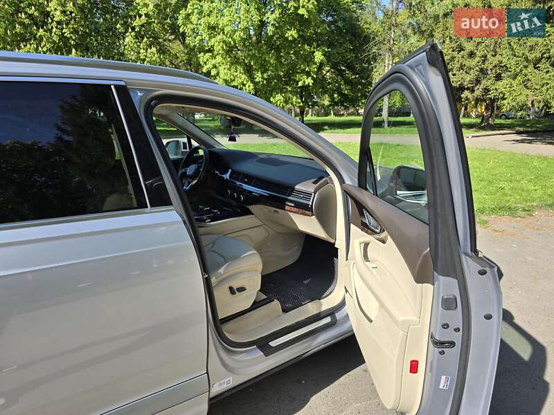 Позашляховик / Кросовер Audi Q7 2018 в Рівному