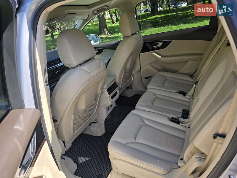 Позашляховик / Кросовер Audi Q7 2018 в Рівному