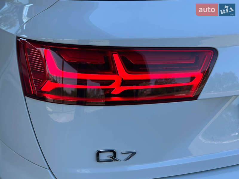 Внедорожник / Кроссовер Audi Q7 2016 в Днепре