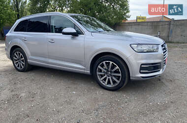 Внедорожник / Кроссовер Audi Q7 2017 в 