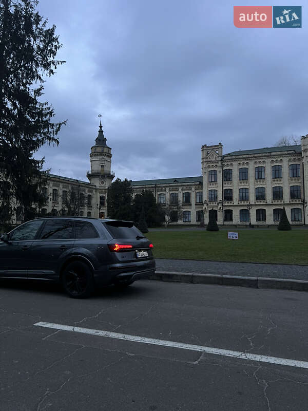 Внедорожник / Кроссовер Audi Q7 2022 в Киеве
