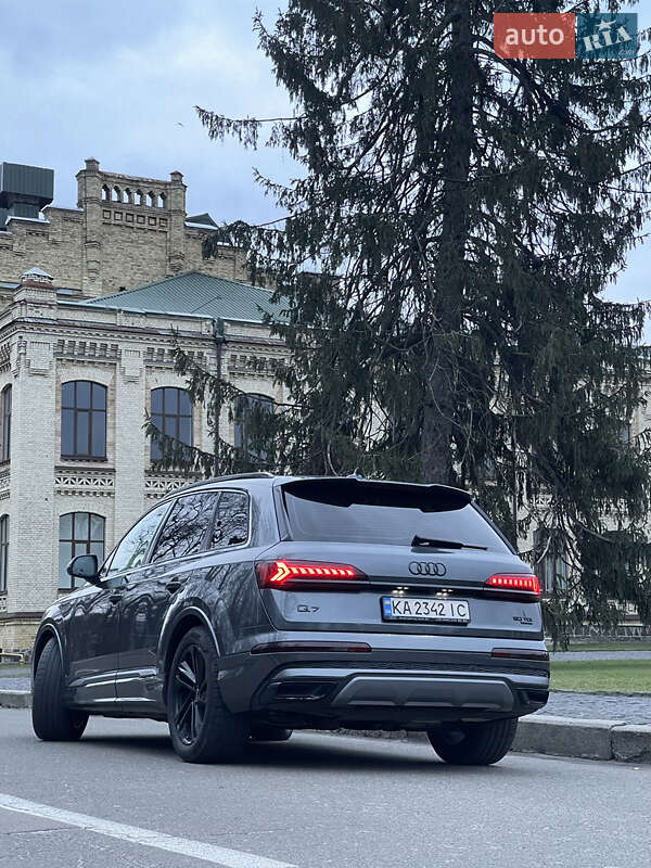 Внедорожник / Кроссовер Audi Q7 2022 в Киеве