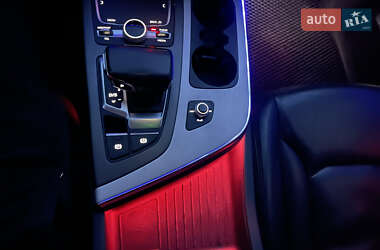 Внедорожник / Кроссовер Audi Q7 2016 в 