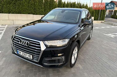 Внедорожник / Кроссовер Audi Q7 2016 в 